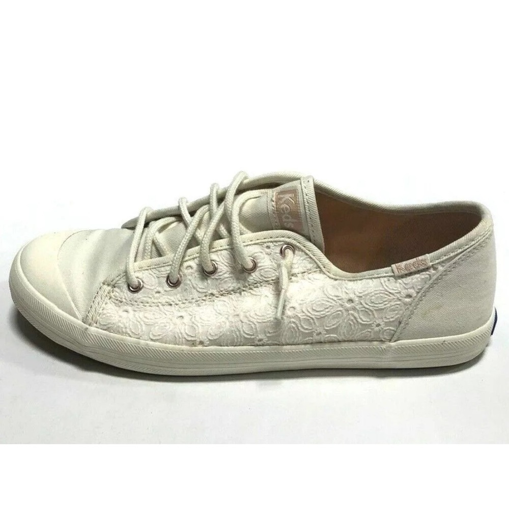 Keds Big Kids’ White Eyelet Sneakers, Girls’ Size 5 M.